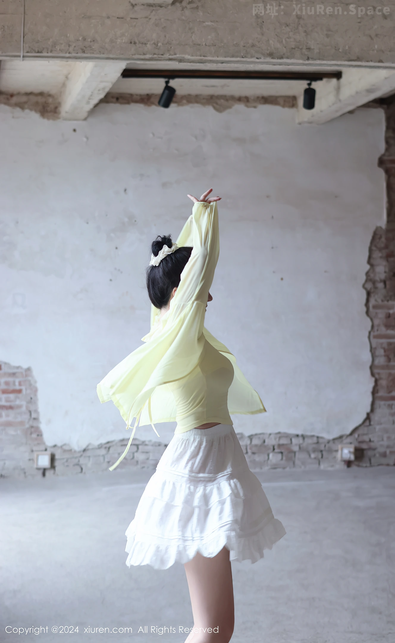 图片[4]-[XiuRen秀人网] VOL.9024 模特小薯条nienie性感黄色上衣配白色短裙秀曼妙身姿迷人写真89P-秀人网官方网站